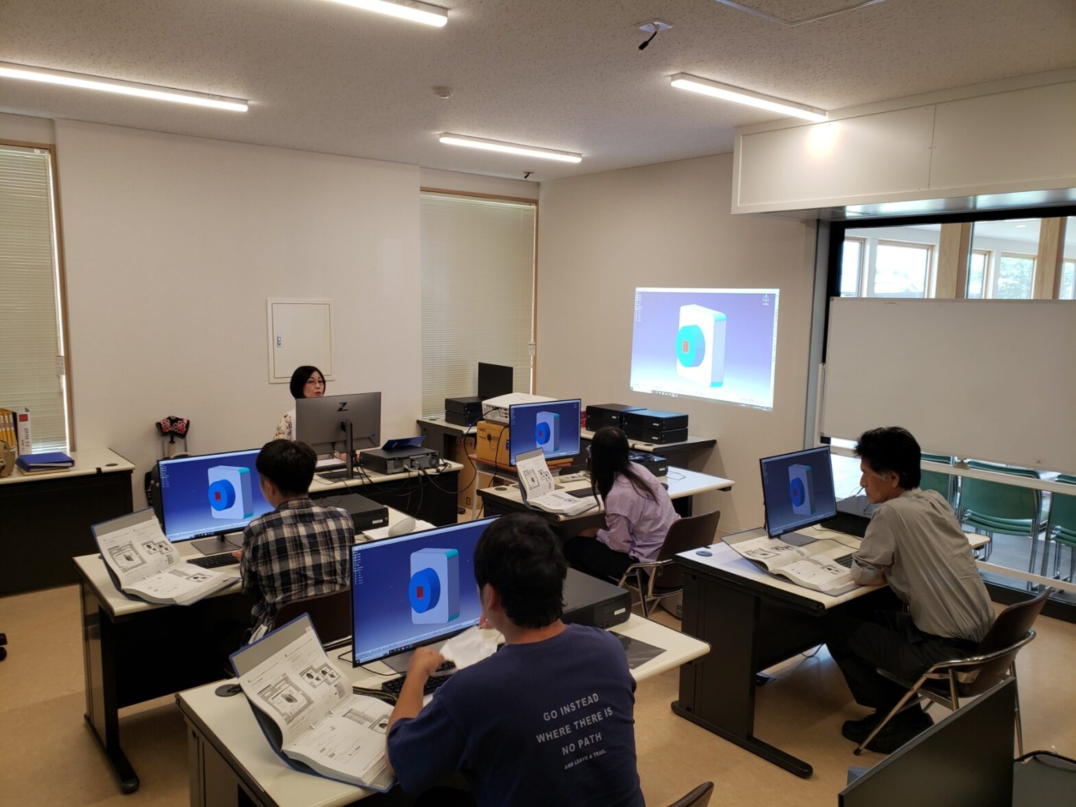 電動モビリティシステム専門職大学の秋田時彦教授にインタビューさせていただきました！